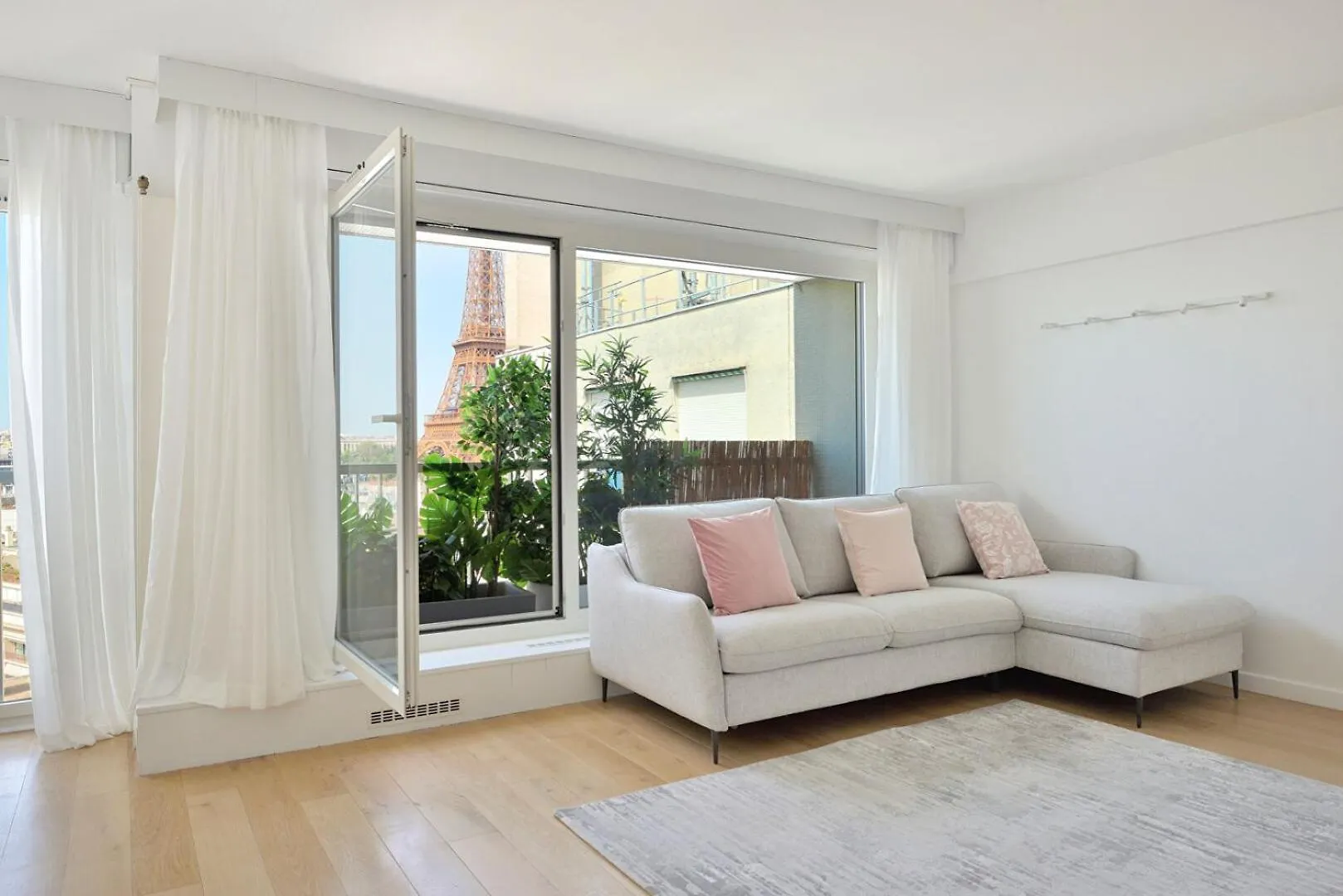 The Eiffel Tower Residence - A Luxurious Apartment With Breathtaking Views Of The Eiffel Tower Parigi 0*,  Francia
