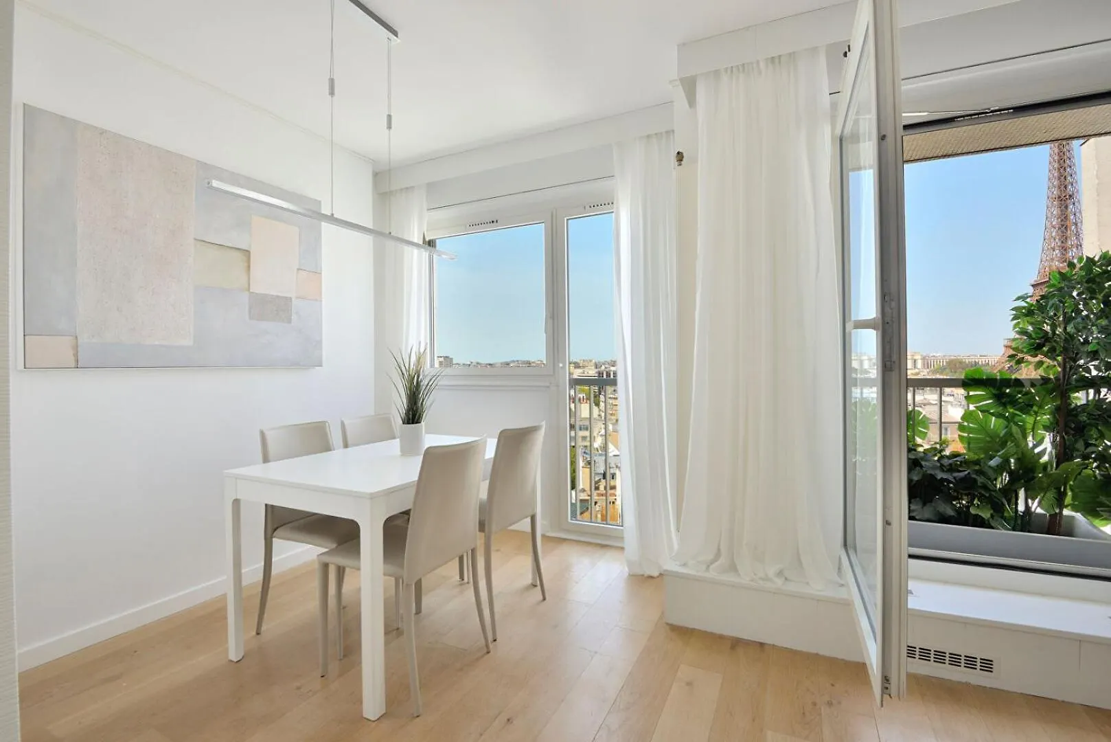 The Eiffel Tower Residence - A Luxurious Apartment With Breathtaking Views Of The Eiffel Tower Parigi Francia