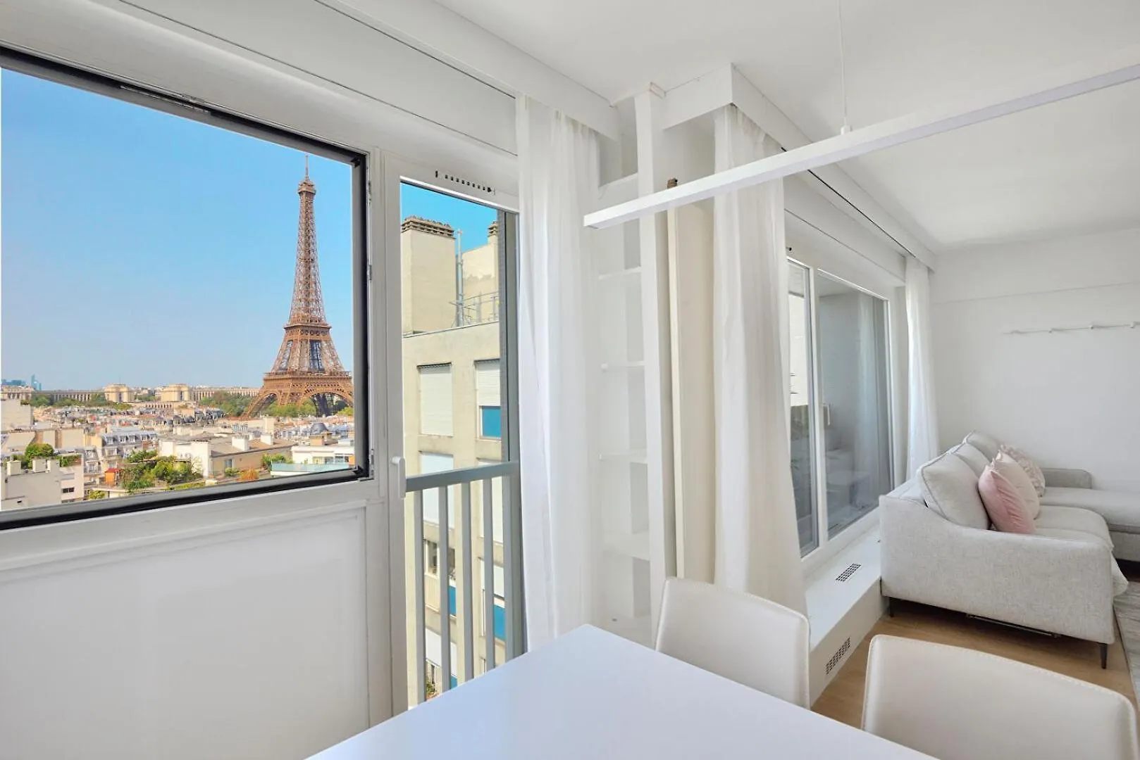 The Eiffel Tower Residence - A Luxurious Apartment With Breathtaking Views Of The Eiffel Tower Parigi